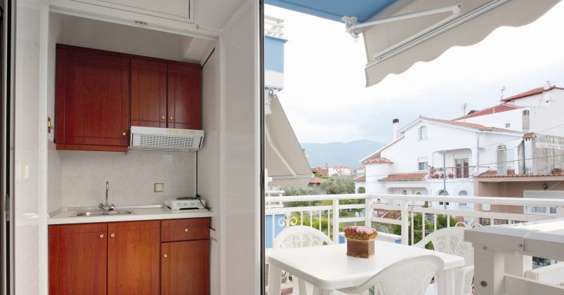BILLIS - MARGARITA ROOMS   ›   kuchyňský kout na balkoně garsoniéry č. 11